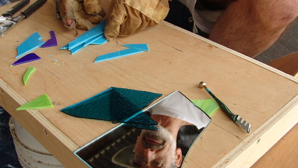 Featured image of How to Cut Glass – 3 Simple Ways