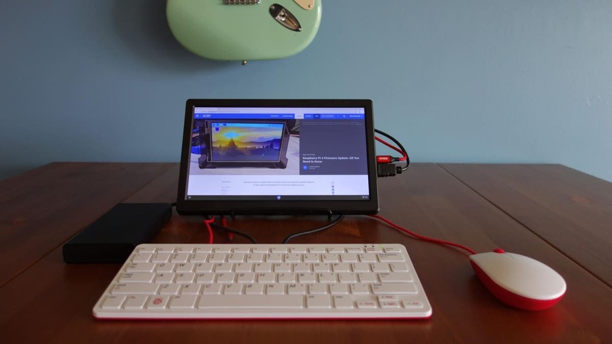 Featured image of Raspberry Pi 400: Review the Specs