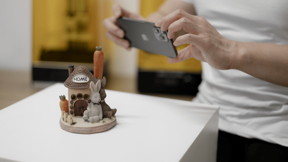 Featured image of KIRI Engine App: 3D Scan on Your Smartphone, For Free (Ad)