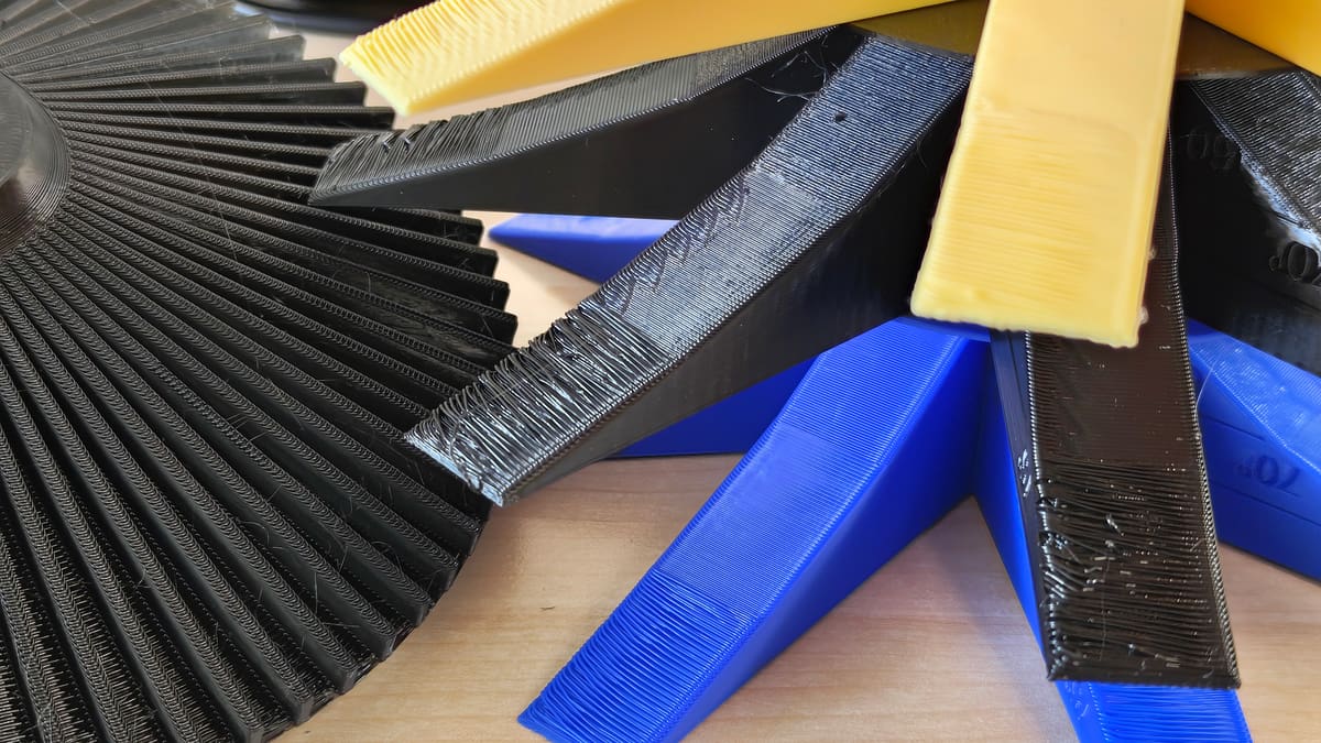 Featured image of Overhang Shootout: Original Prusa MK4S vs. Bambu Lab X1