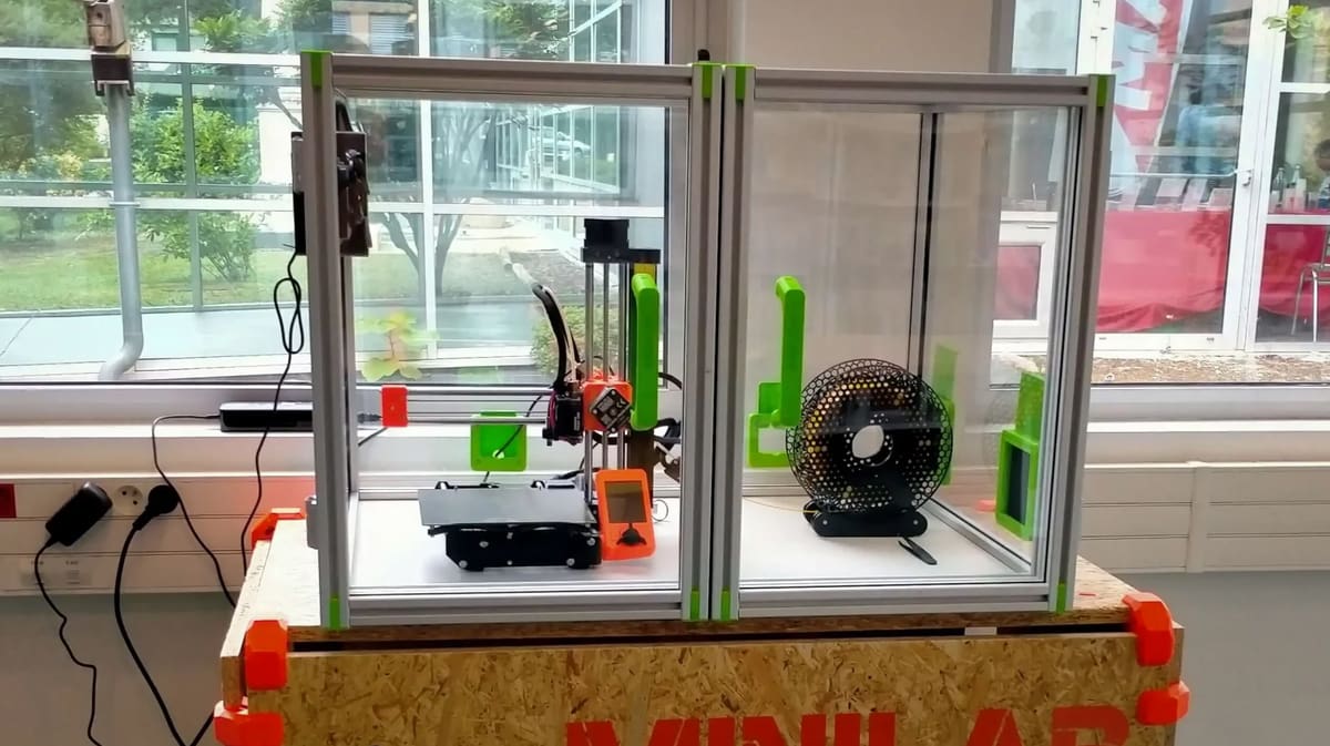 Featured image of Neue Studie zu Dämpfen von 3D-Druckern im Klassenzimmer verdeutlicht die Wichtigkeit eines entscheidenden Sicherheitsmerkmals: das Gehäuse