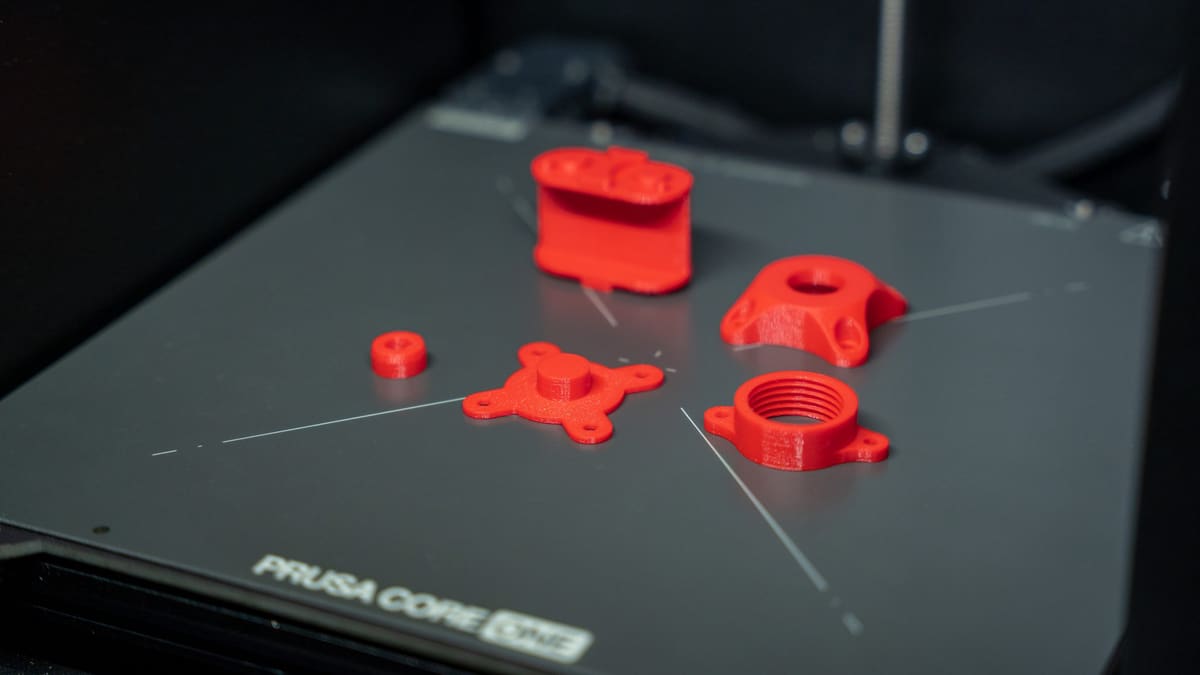 Imagen principal de Prusa lanza su primer PLA High-Speed con la promesa de impresiones hasta un 40 % más rápidas