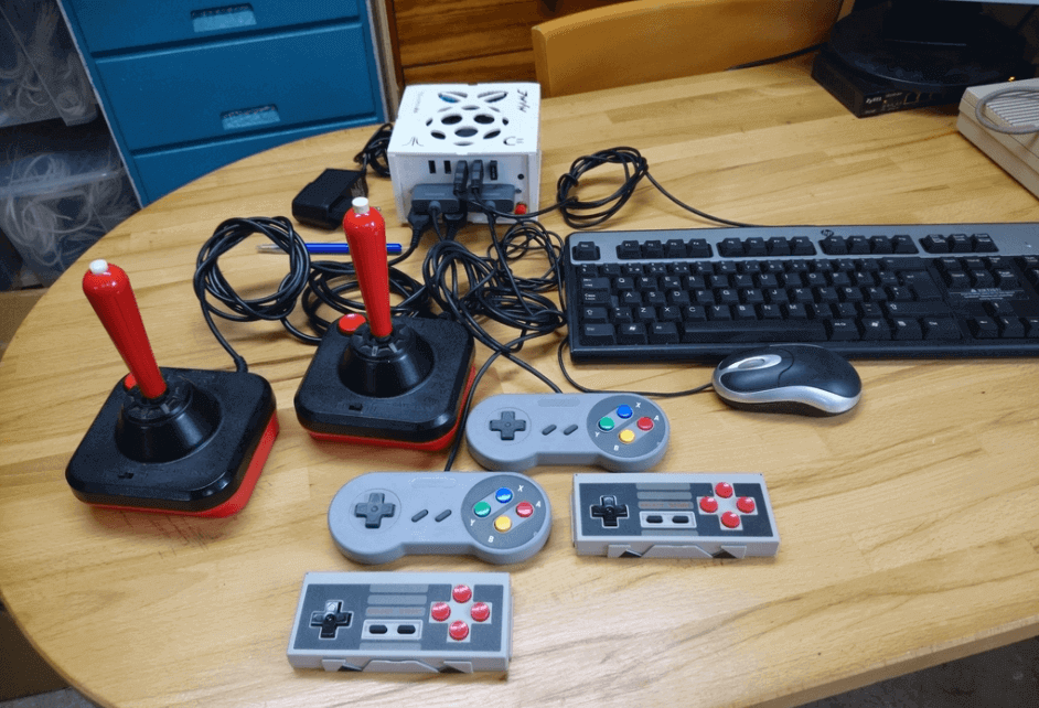 Photo de Boîtier RetroPie: RetroPi Gaming Station (boîtier Raspberry Pi pour console de jeux vidéo rétro)