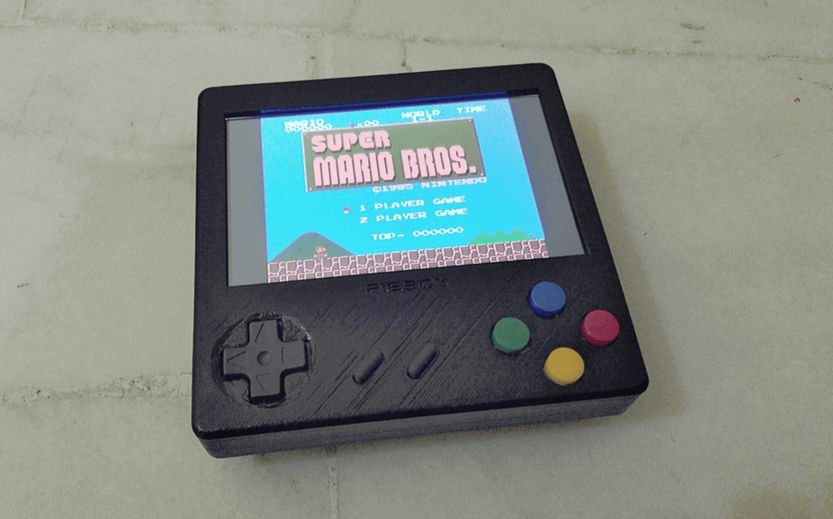 Photo de Boîtier RetroPie: PieBoy (boîtier pour console de jeux rétro)