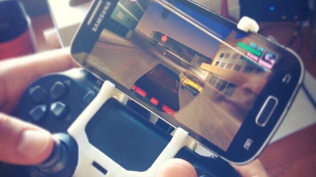 Image of Best PS4 Mods and Accessories to 3D Print: PS4 Gamepad Smart Clip (for Samsung Galaxy S4 Mini)