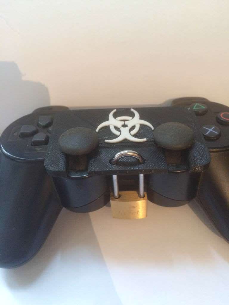 Image of 15 Best PS3 Accessories to DIY or Buy: Controller Lock