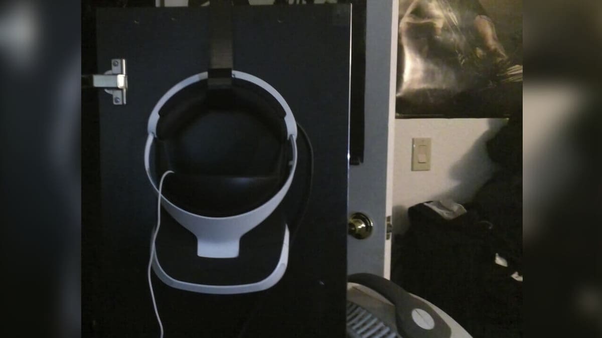 Image of PSVR Stands & Accessories to Buy or DIY: PSVR Hanger
