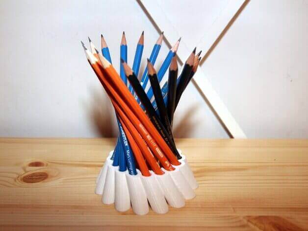 Photo de Meilleure fourniture scolaire à imprimer: porte-crayon hyperboloïde