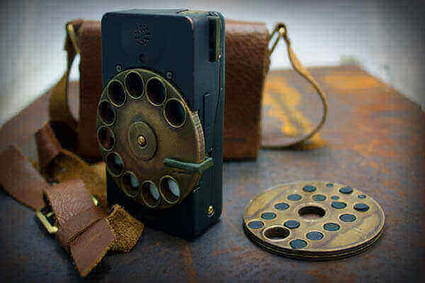 Image of Steampunk Props to DIY: Steampunk Smartphone Case