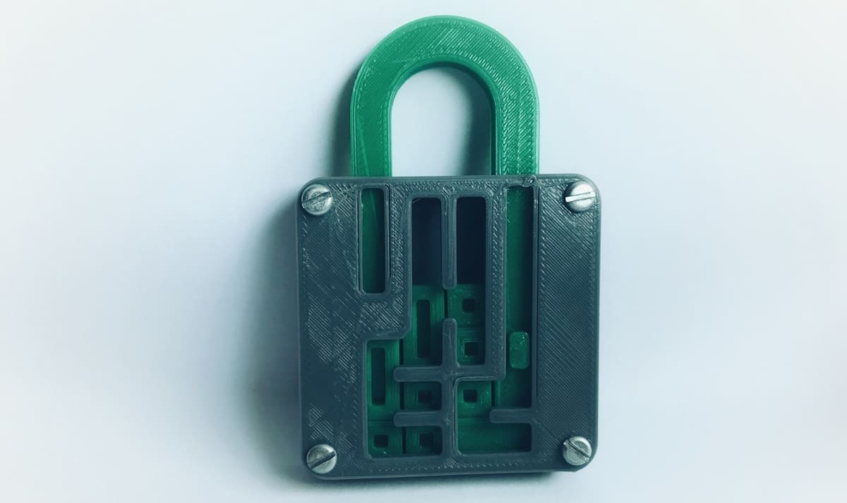 Some makers have mentioned that using screws to assemble this lock can ruin the print