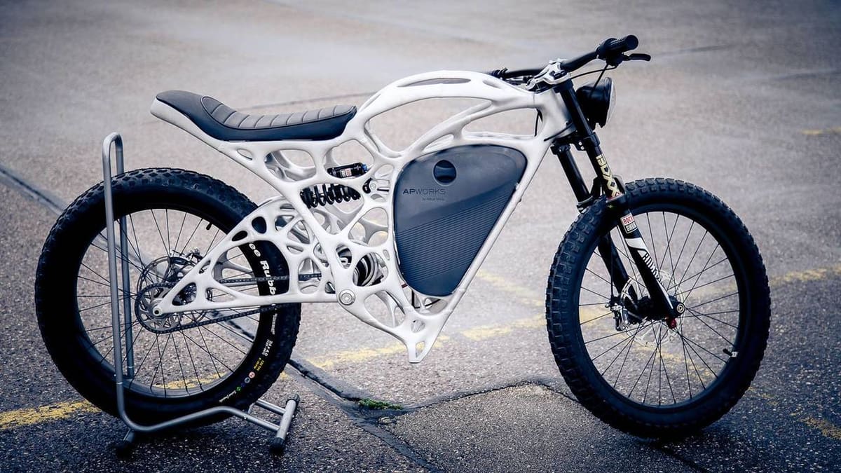 A stylish electric bike with an SLS-produced frame.