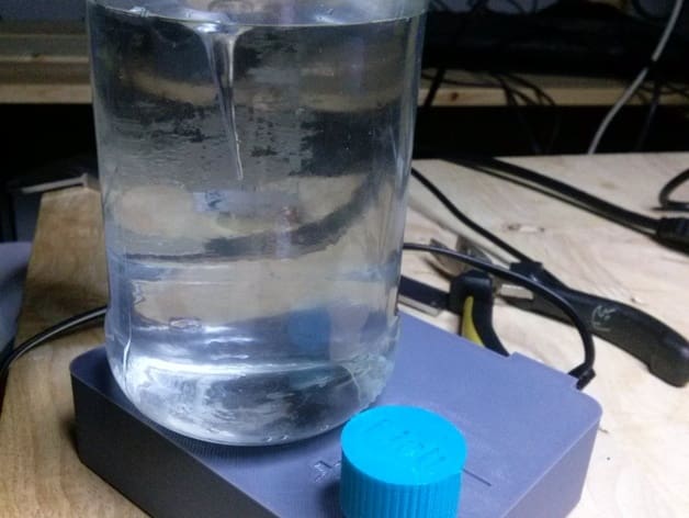 This magnetic stirrer has an adjustable knob for various mixing speeds.