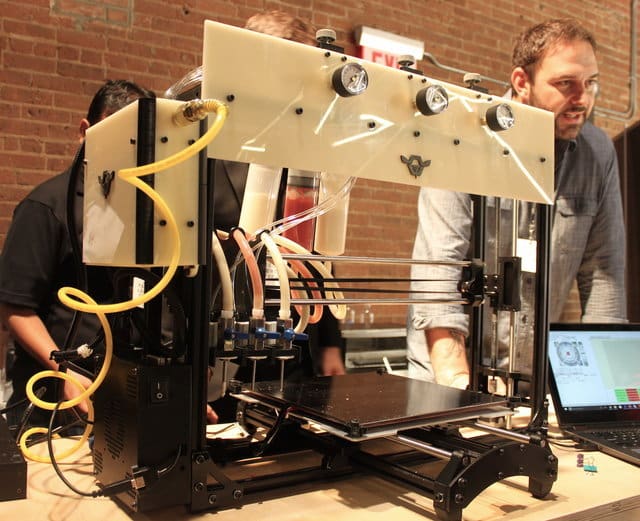 The Chef 3D working on printing a pizza.