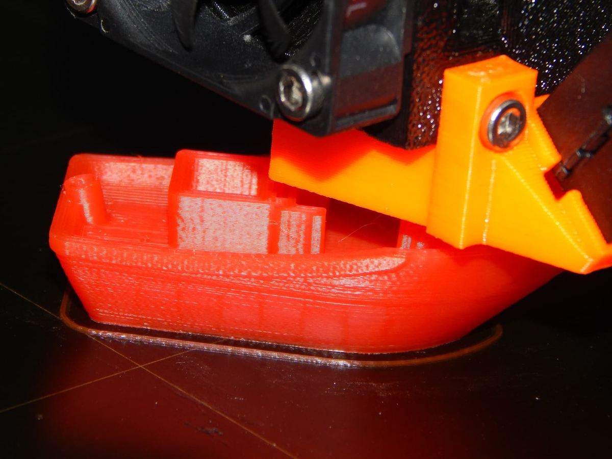 A Benchy mid-print.