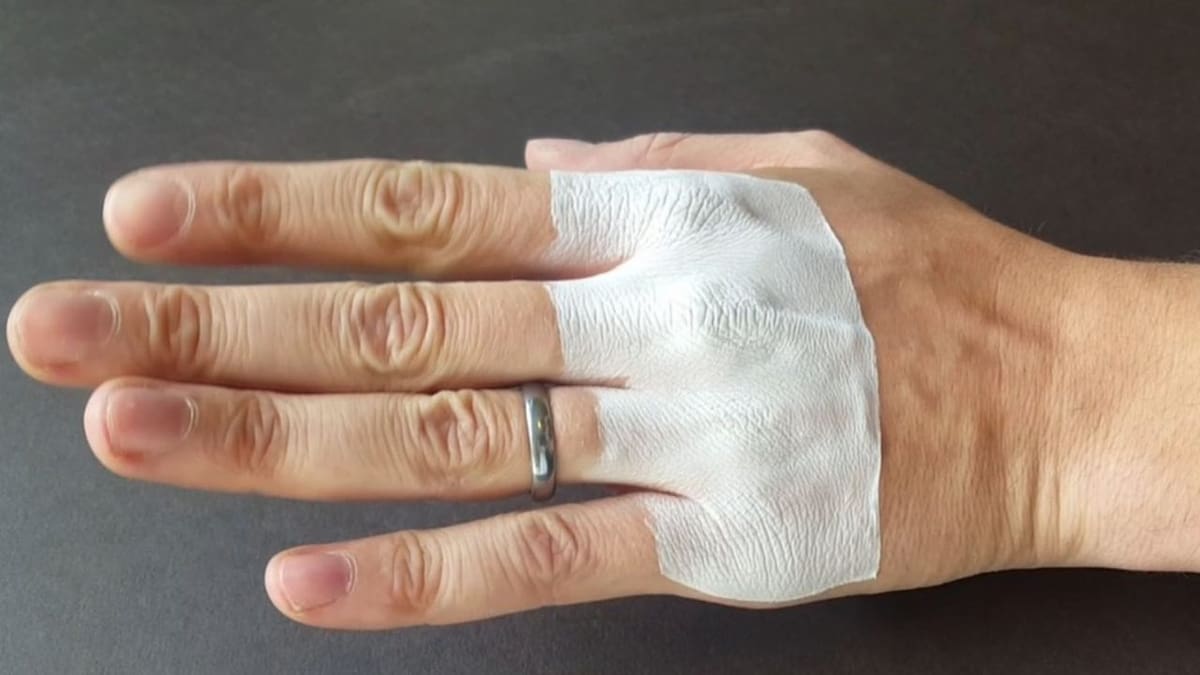 A flexible, fitted bandage integrating itself into the skin.