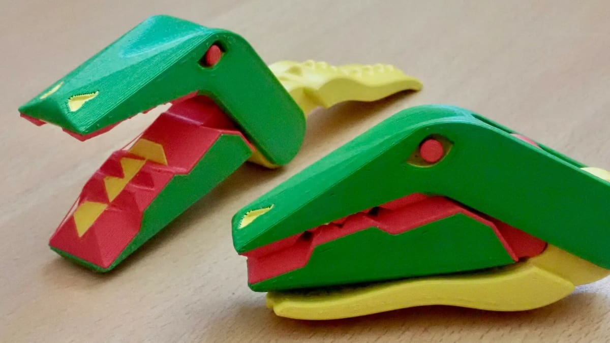 These dinosaurs are hungry to hold your bags