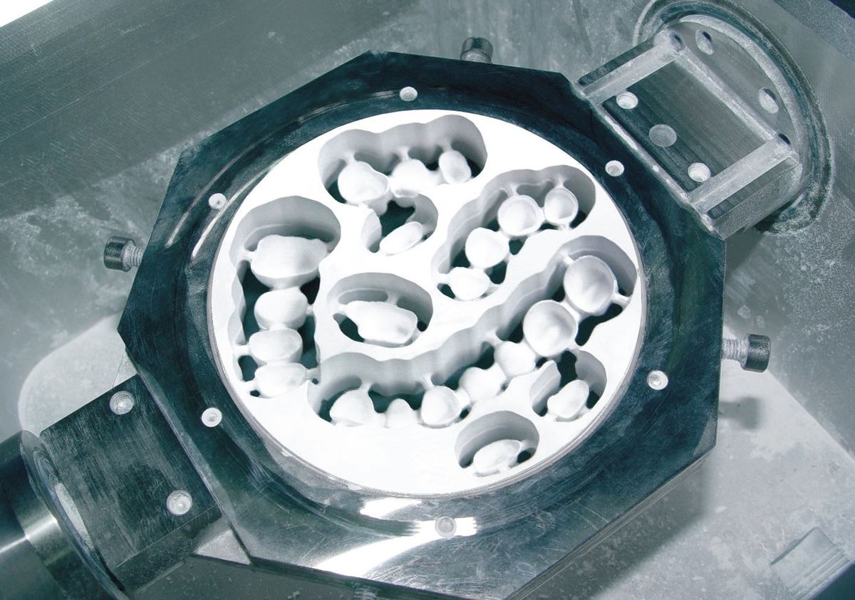Enlarged zirconium oxide after the milling process.