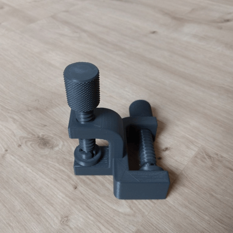The model combines two claps for double the clamping power!