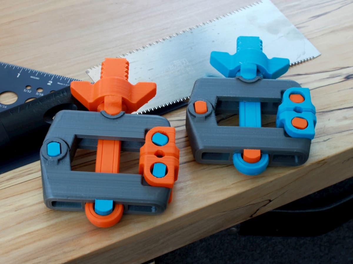 This model screws and unscrews easily with its knob