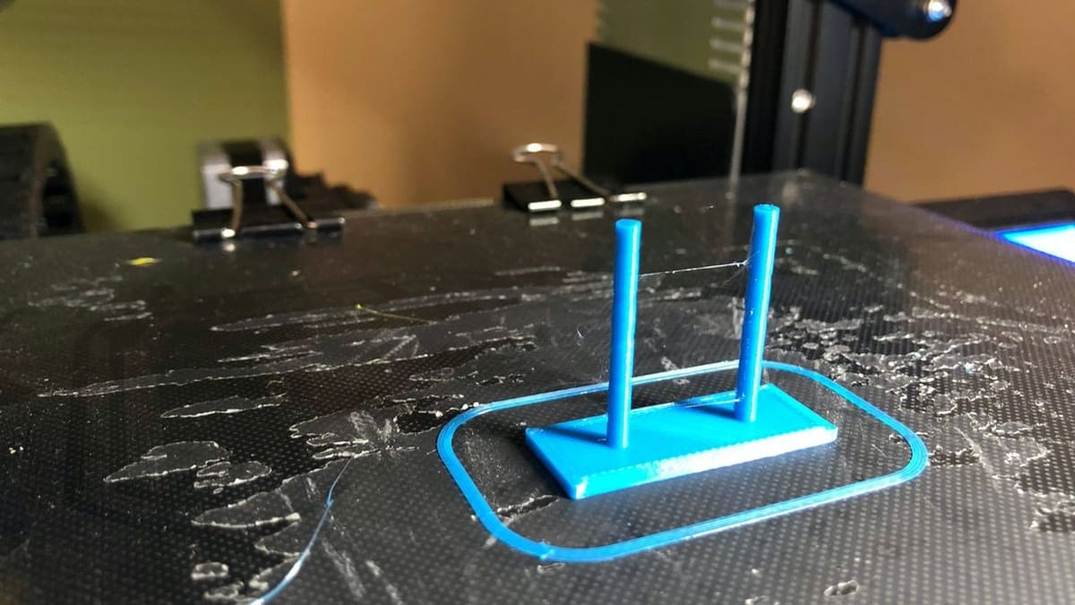 That's a messy print bed, but looks alright