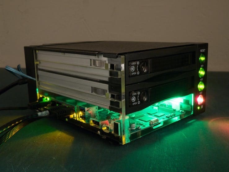 The R2 working as a DIY NAS