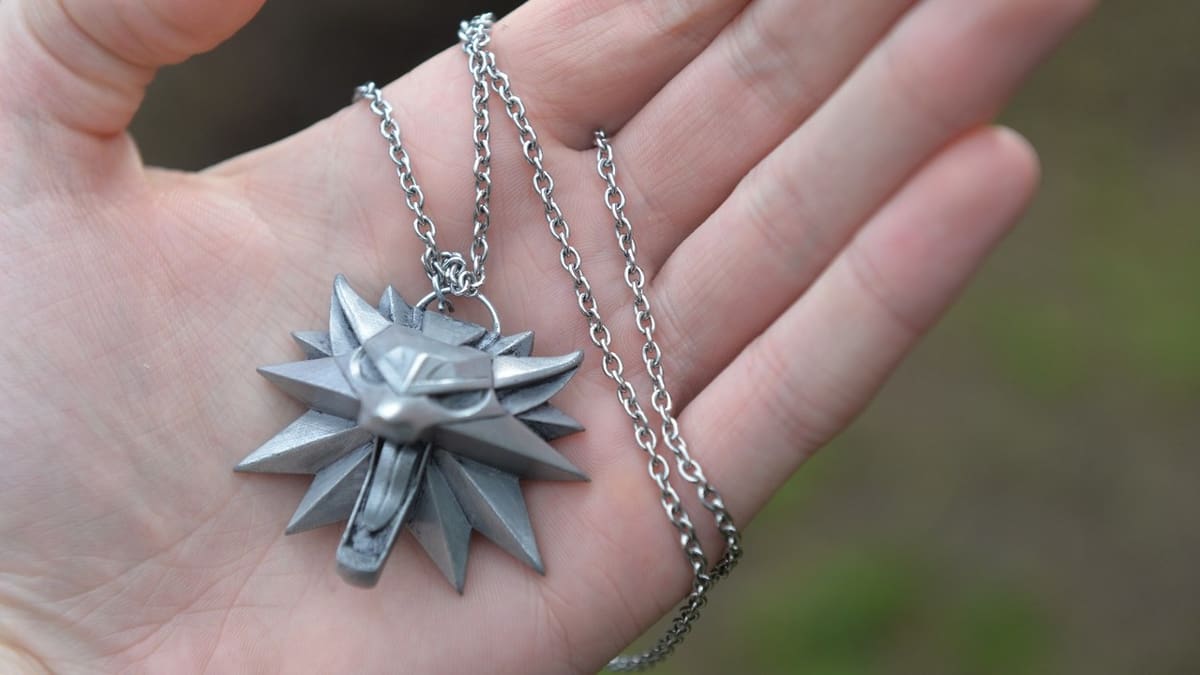 A well-made Witcher Wolf School necklace