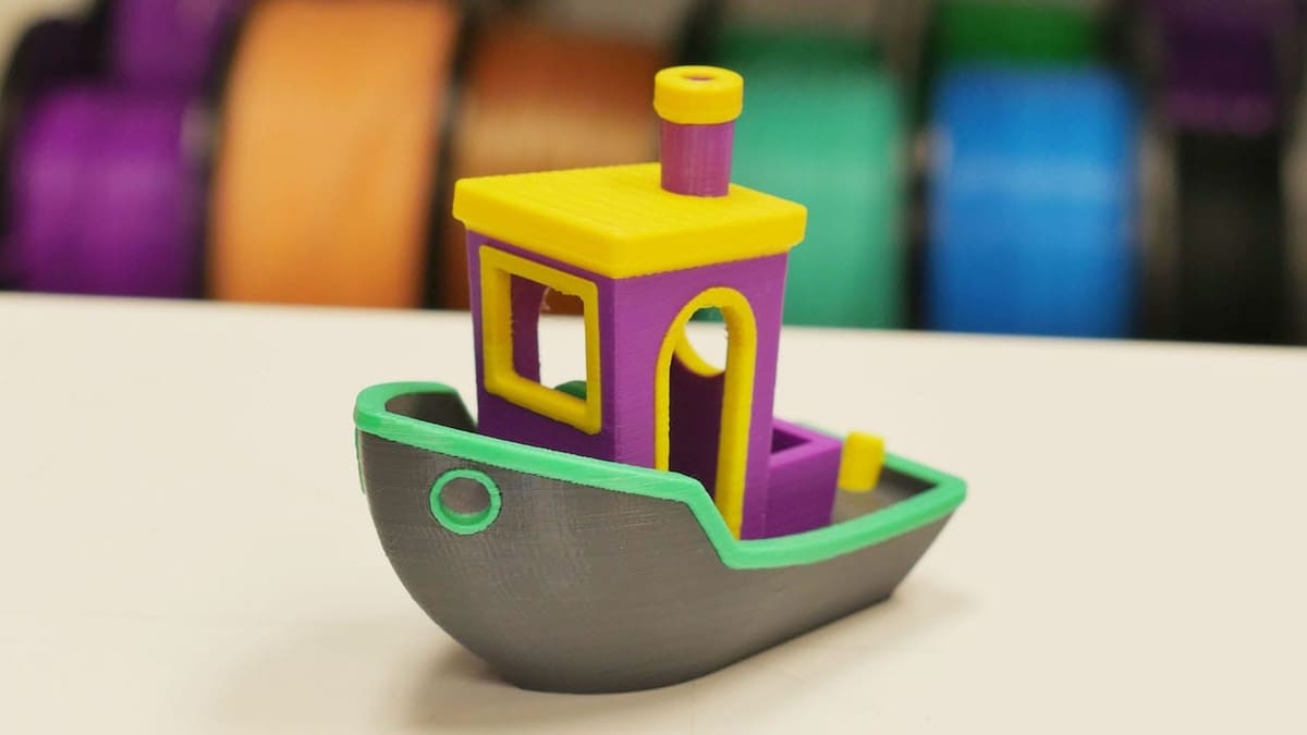 You don't need a dual extruder to print in multiple colors