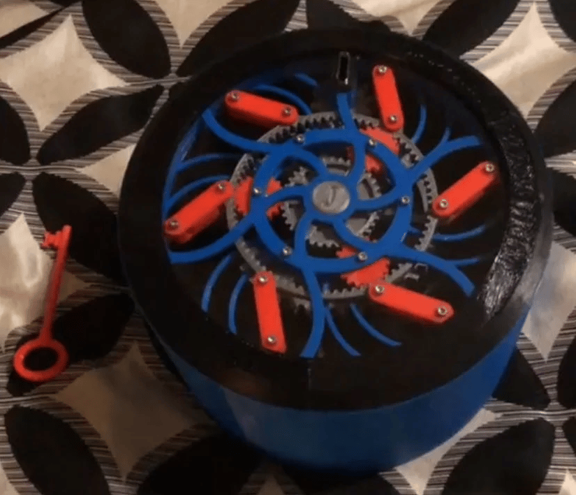 This jewelry box comes complete with a 3D printed key