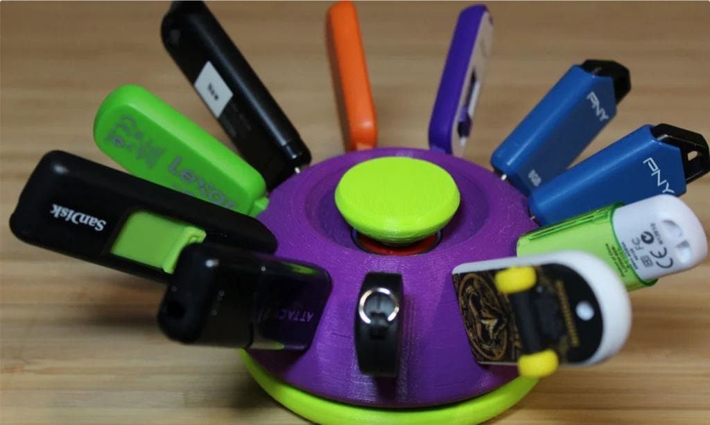 This cool spinning USB mount doubles as a fidget