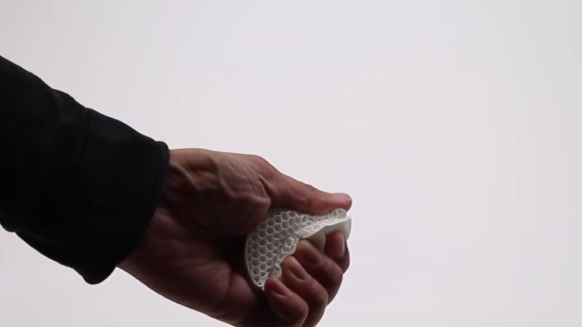 Image of: <span class="link" data-action="modal-open" data-modal-ajax="/en/product-overlay/179974/limit/0/">ColorFabb VarioShore TPU</span>
