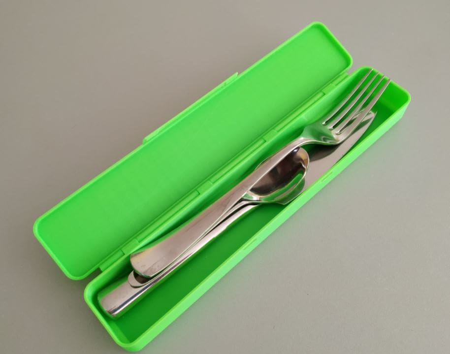 A mini cultery box to hold your silverware