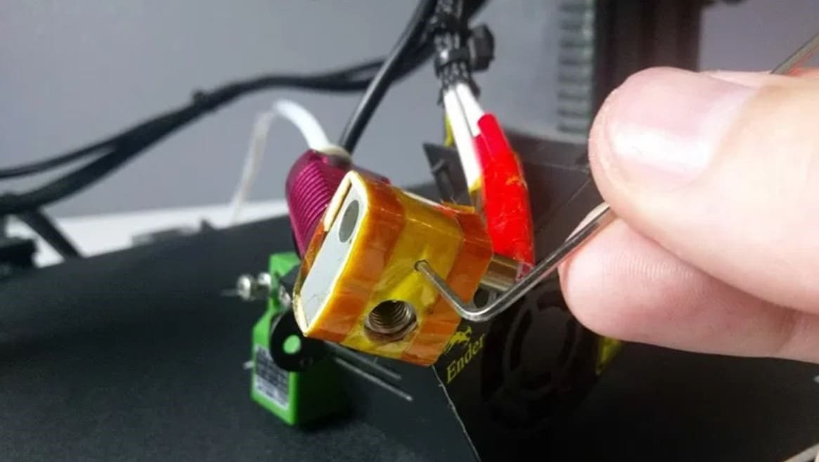 Tightening your heat block screw keeps your thermistor locked on
