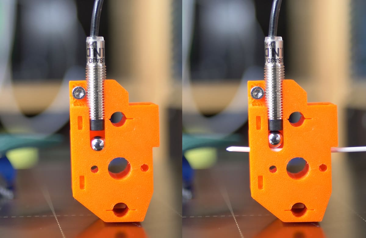 The FINDA probe, untriggered (left) and triggered (right)