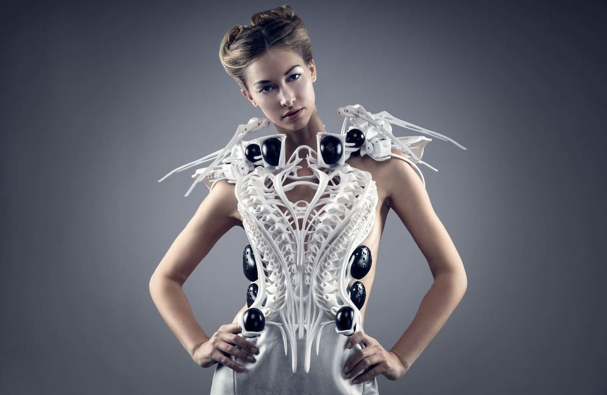With 3D printed parts and microcontrollers, this dress is truly FashionTech!