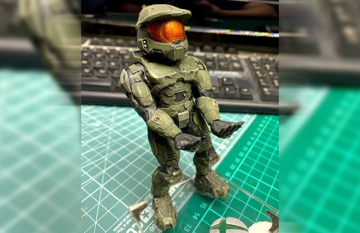 Scale this Master Chief model to hold a phone or even a photo frame