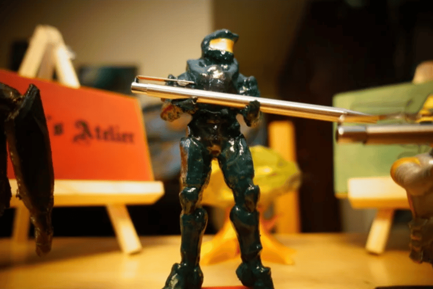 Master Chief is also a talented pen holder.
