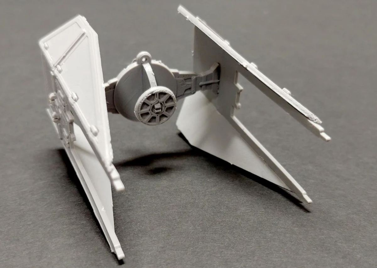 Photo de Objet 3D fun et facile à imprimer / impression 3D facile: Intercepteur TIE en kit