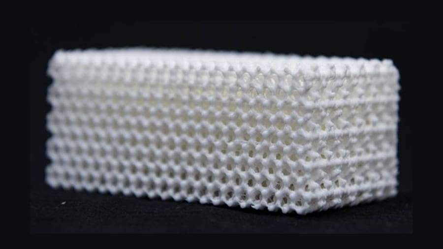 Scaffold structures must be porous and should ideally be absorbed by the body over time