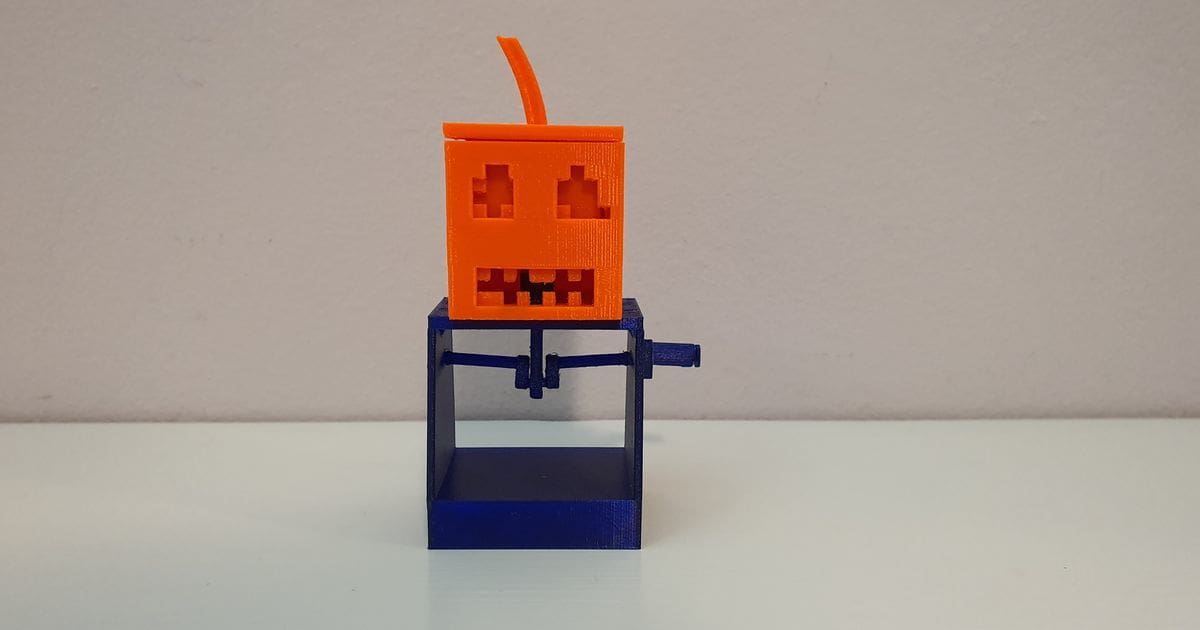 A moving Minecraft jack-o-lantern!