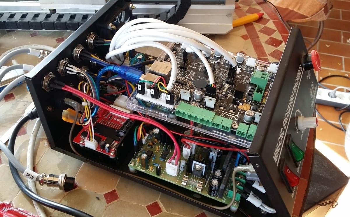 The Smoothieboard's numerous ports come in handy!