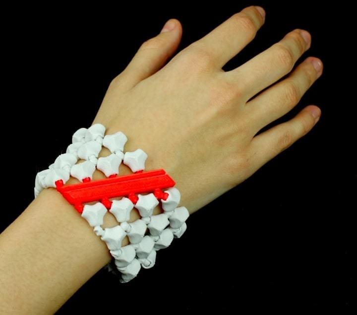 This red clasp is how the Lepy is able to be printed in just one piece