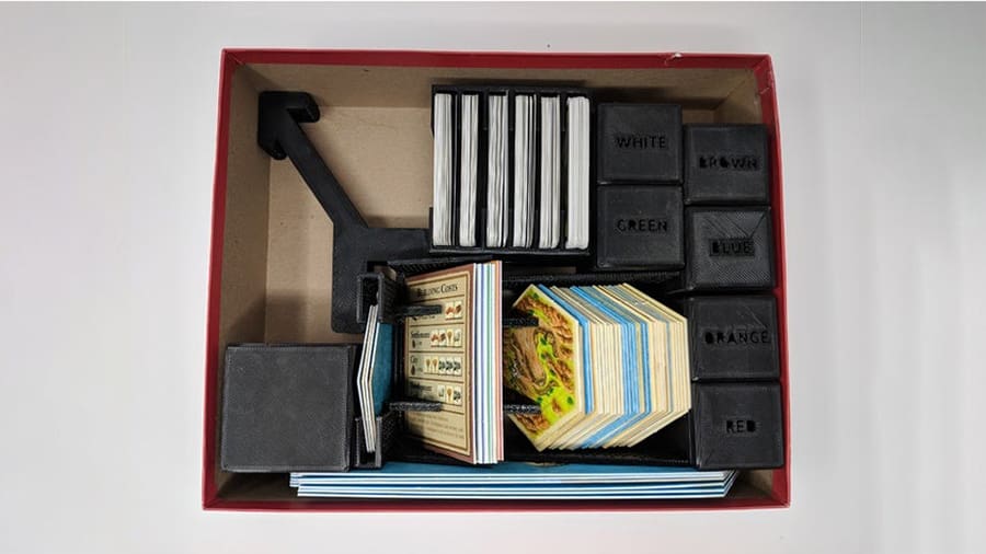 This organizer fits both the classic base game and the five to six player expansion