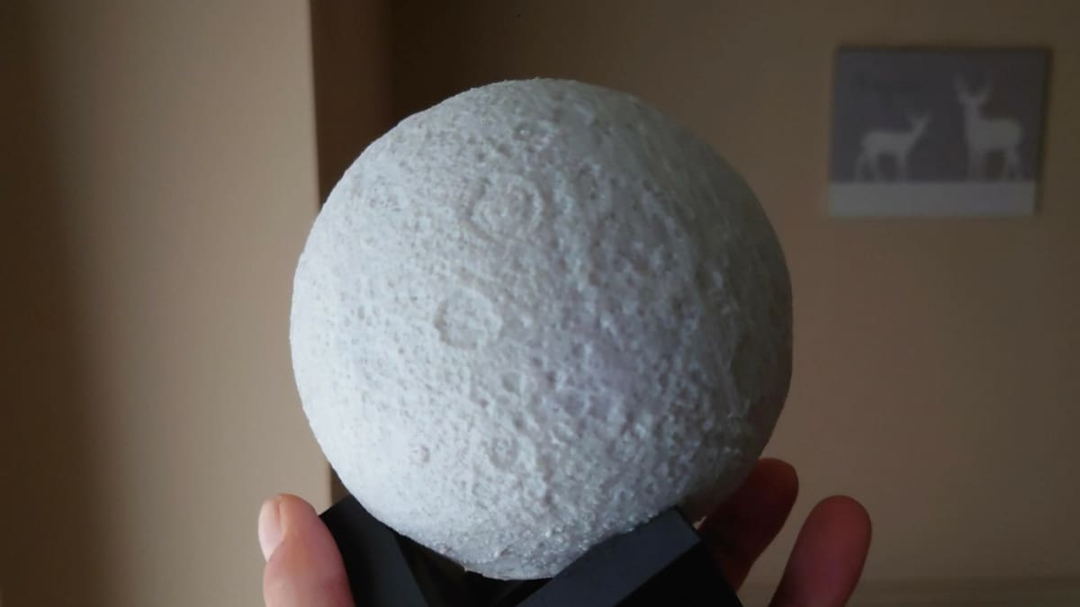 For those who want to keep the moon close