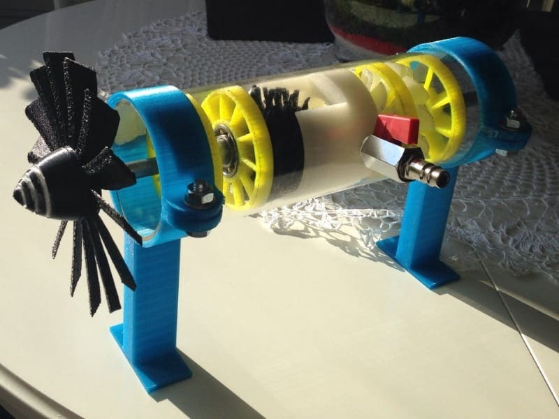 This model makes use of an acrylic tube so that we can see the inner workings