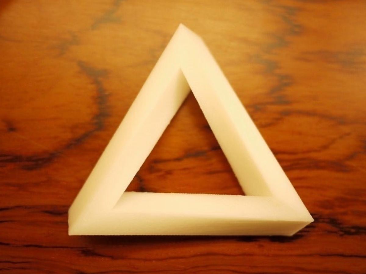 Photo de Objet 3D fun et facile à imprimer / impression 3D facile: Triangle de Penrose (Escher)