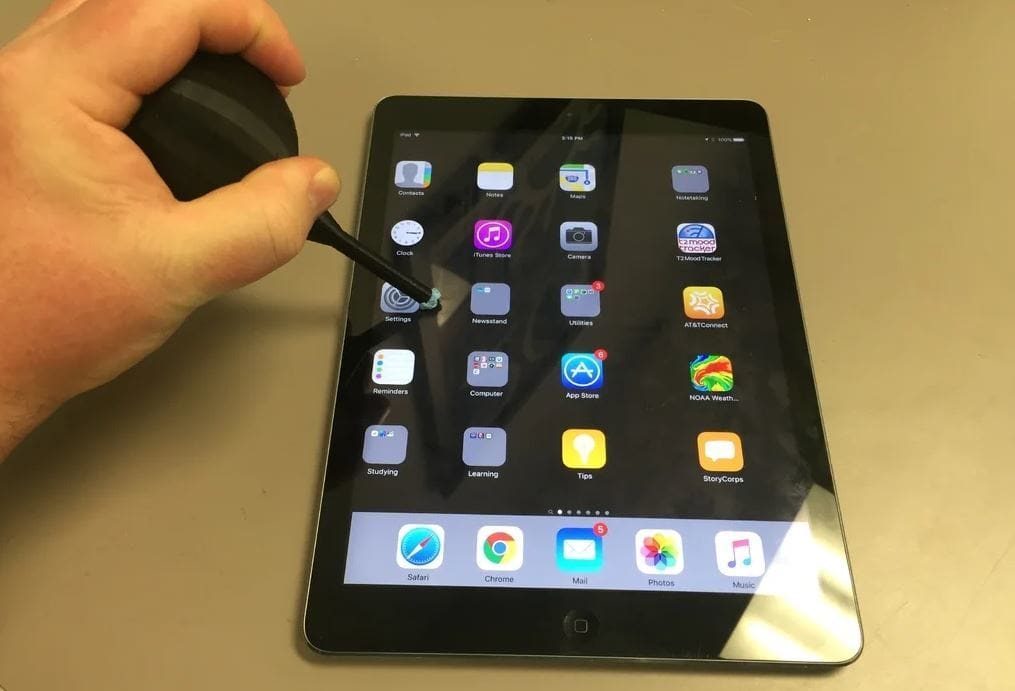Printed in conductive PLA, this design helps disabled people use tablets