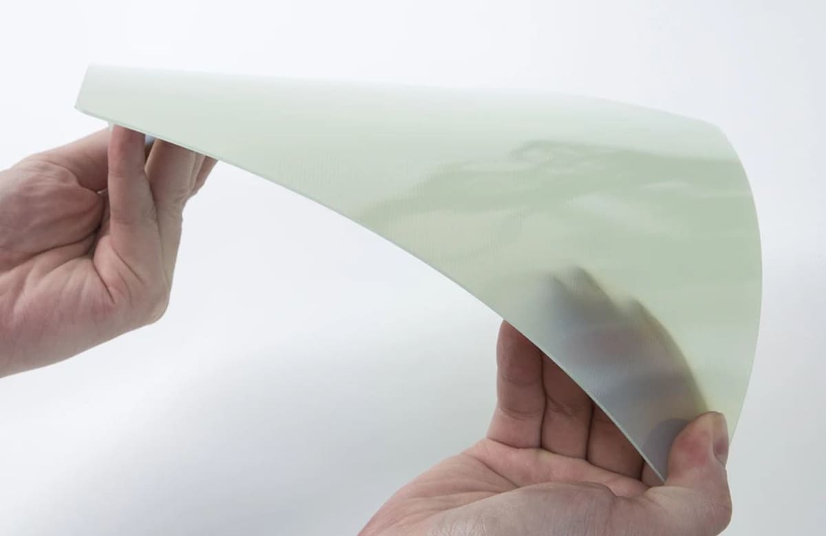 Polypropylene build plates are partially flexible