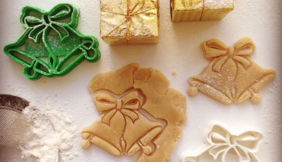 This cookie cutter has indents for detail