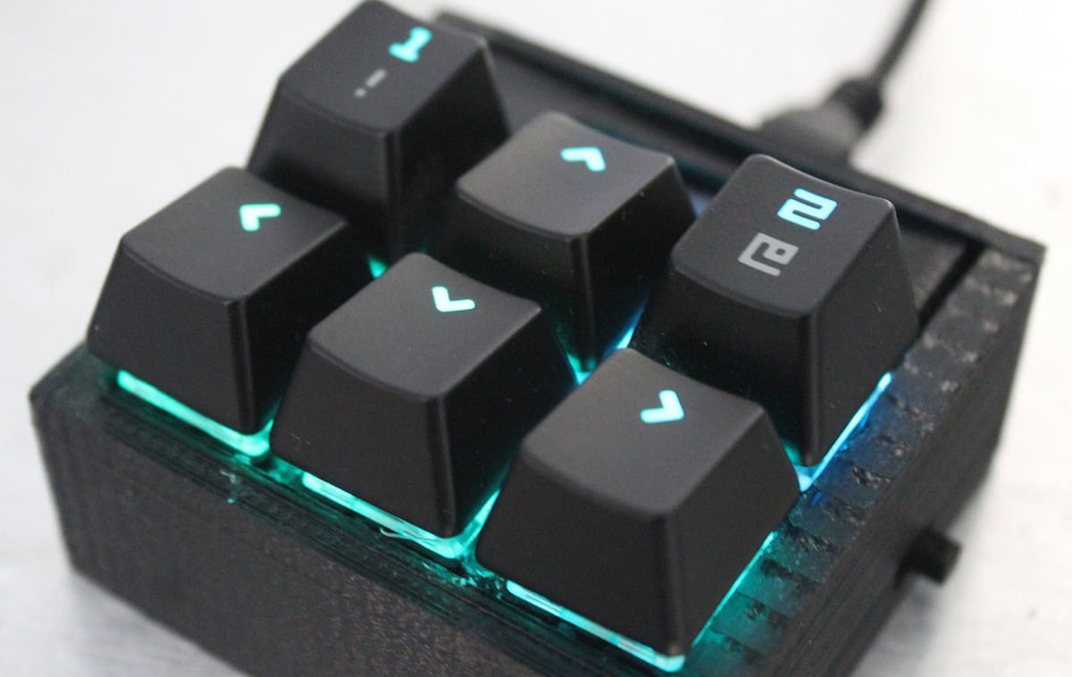 An eight button macro keypad made with the Arduino Pro Micro!