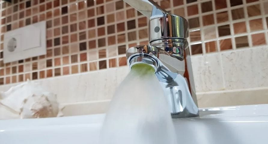 This sink head nozzle fits a 24-mm thread